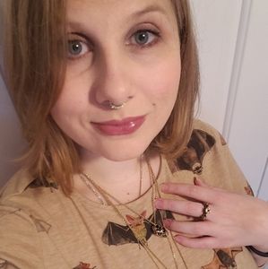 Meet your Posher, Danielle